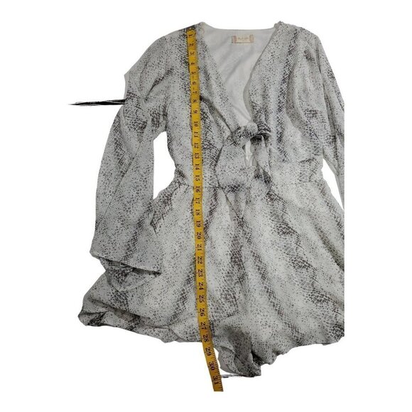 Altar'd State Women's Snakeskin Flowy Long-Sleeved Romper Jumper Size Sm… - Picture 3 of 12